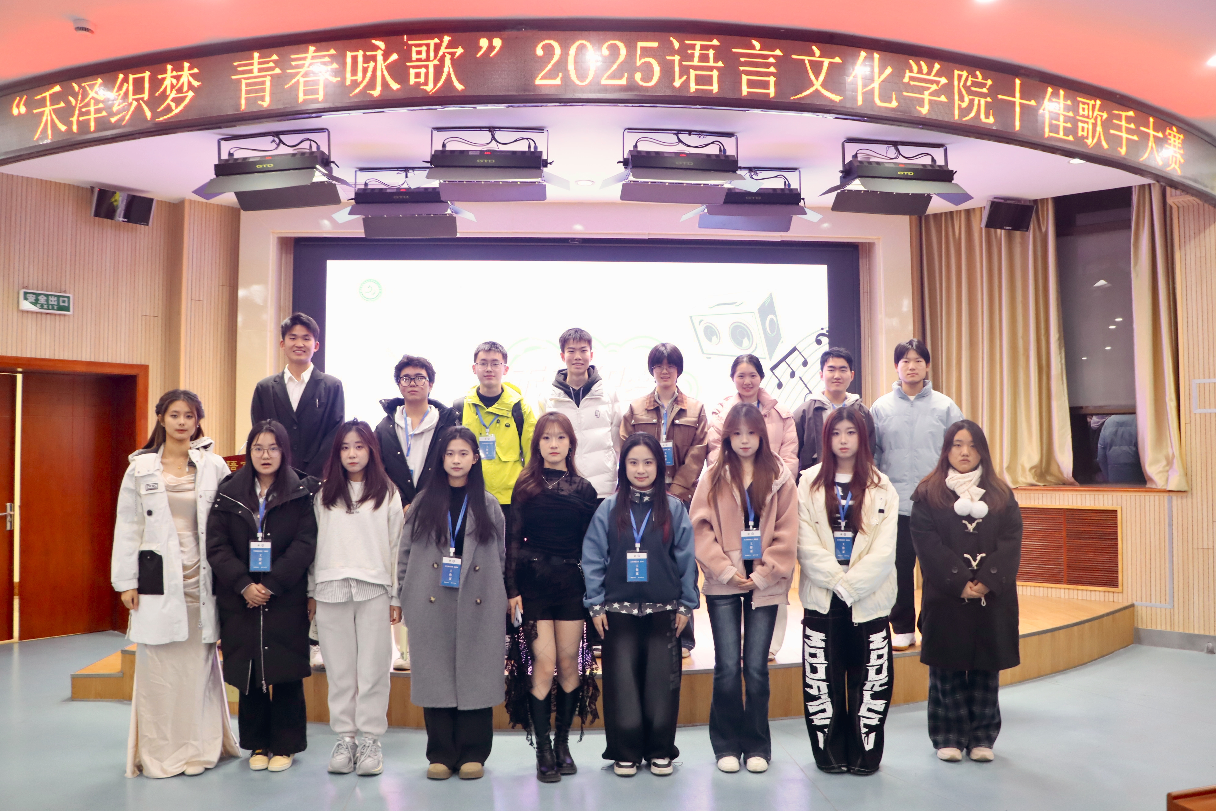 工作人员合照.jpg