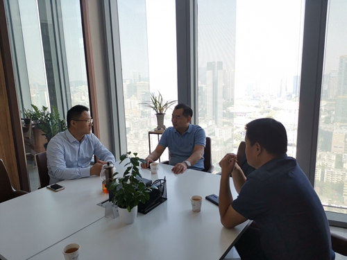 90ccd4345bf64555b0dc77ef18f28d47.jpg 与燕学善员工座谈_副本.jpg
