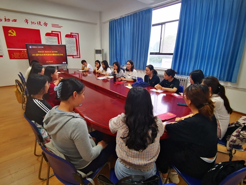 22c9716508fd4a3891e497aa6a080bb7.jpg 座谈会现场_副本.jpg